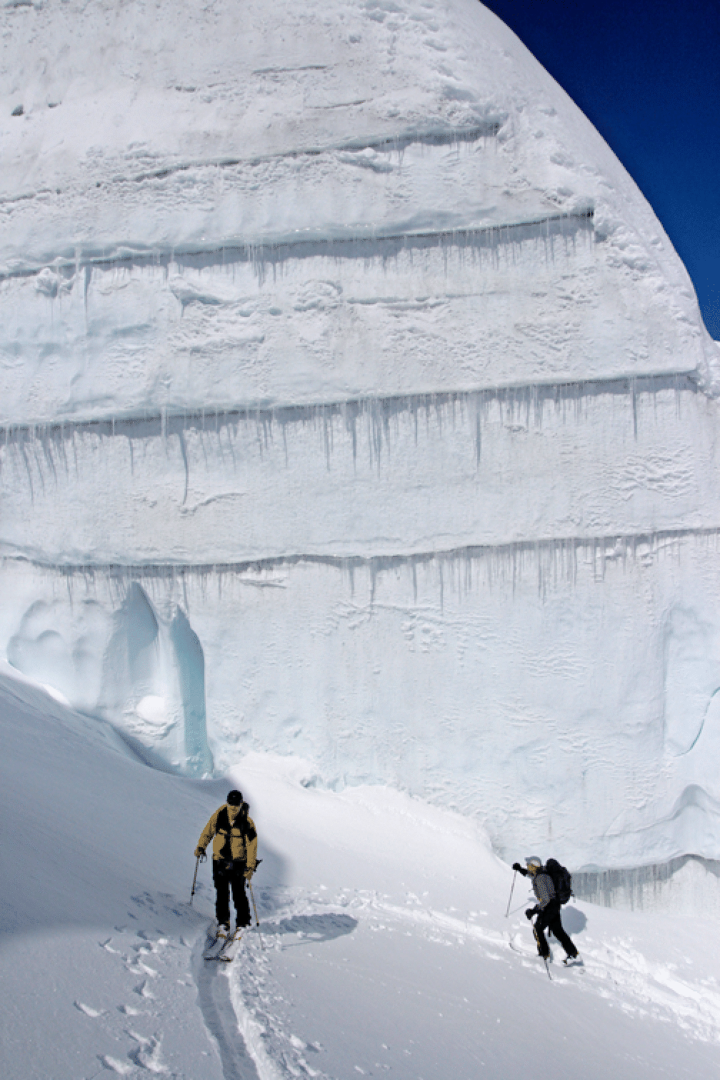 icefalllodgeski2011_4.gif