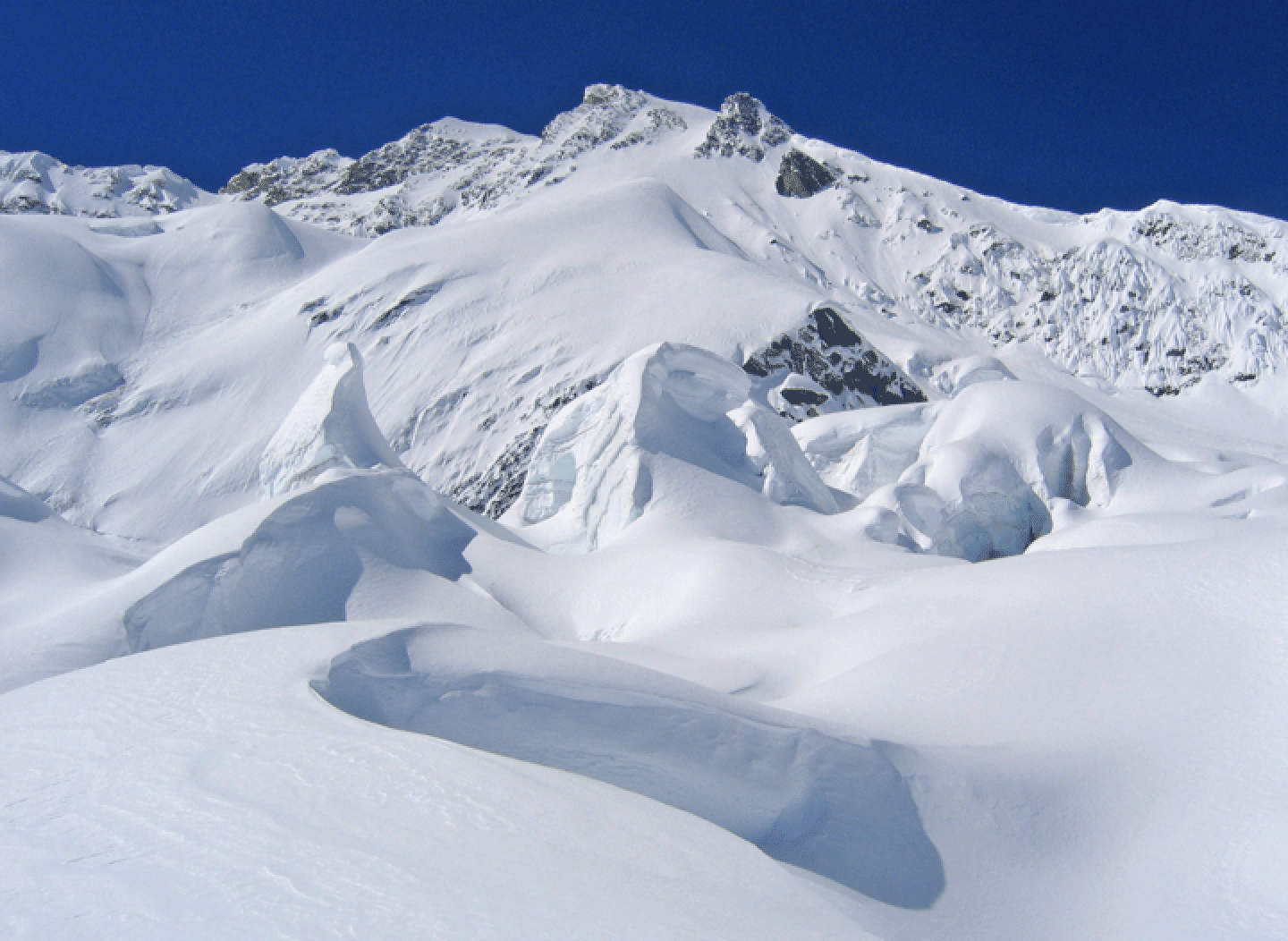 icefalllodgeski2011_6.gif