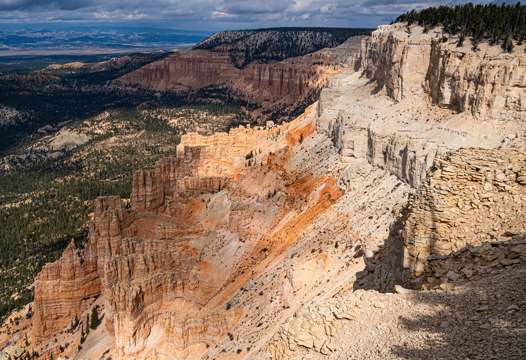 kanabedmaierssecretcanyondechellyhopearch_9.gif